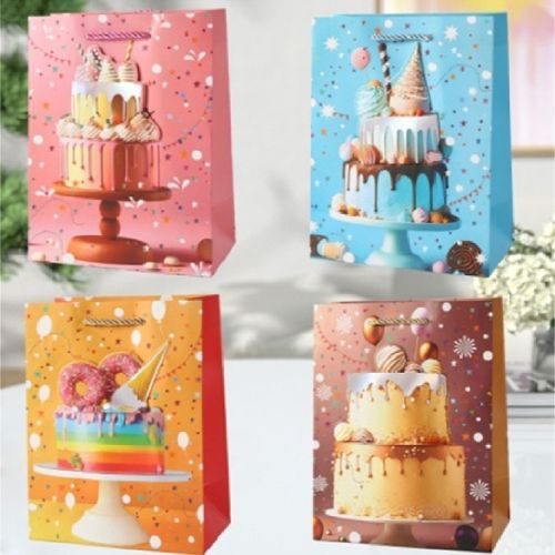 Пакет подарунковий паперовий S "Birthday cake 3D" 18*23*10см Stenson R33235-S