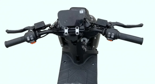 Електроскутер Tecros T600 (колеса: Ø12", акб: 72V/100Ah/Li-ion/з'ємна, мотор: 2500W, пробіг на одному заряді до 220 км, до 80 км/г, чорний) фото 5